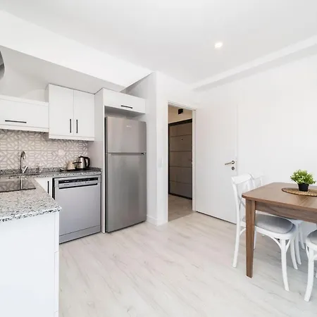 Central Flat With Balcony And Terrace In Muratpasa