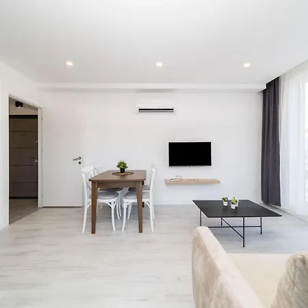 Central Flat With Balcony And Terrace In Muratpasa Apartamento Antália