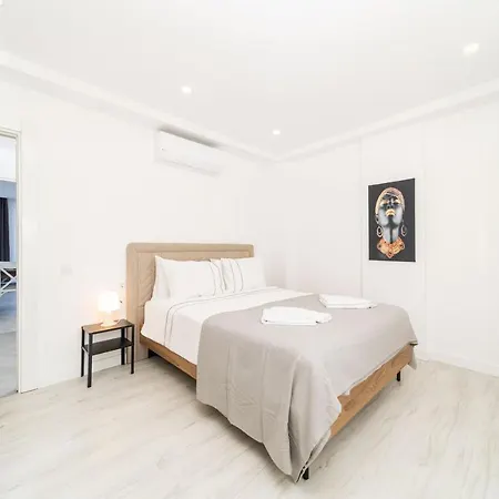 Central Flat With Balcony And Terrace In Muratpasa