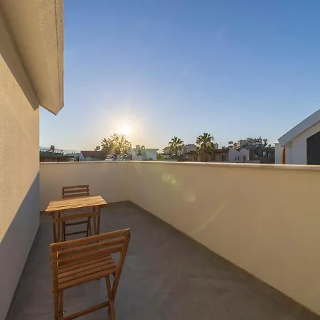Central Flat With Balcony And Terrace In Muratpasa *